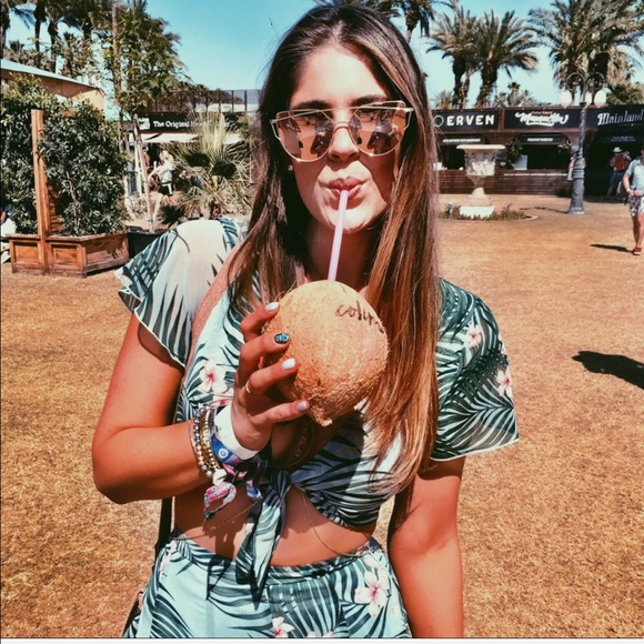 Rose gold mirrored oversized cat eye sunnies with metal frame - Picture 3 of 5